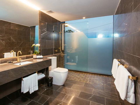 Eatons Hill Hotel - Accommodation Broome 2