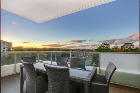 IQ Smart Apartments 704 Braddon ACT - Accommodation Broome 7