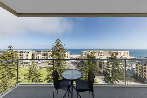 Oaks Glenelg Liberty Suites - Accommodation Broome 11