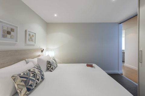 Oaks Glenelg Liberty Suites - Accommodation Broome 33