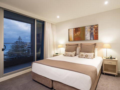 Oaks Glenelg Liberty Suites - Accommodation Broome 12