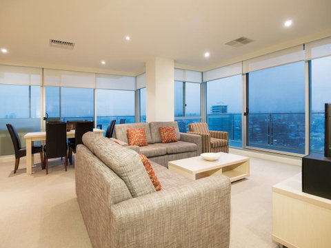 Oaks Glenelg Liberty Suites - Accommodation Broome 18