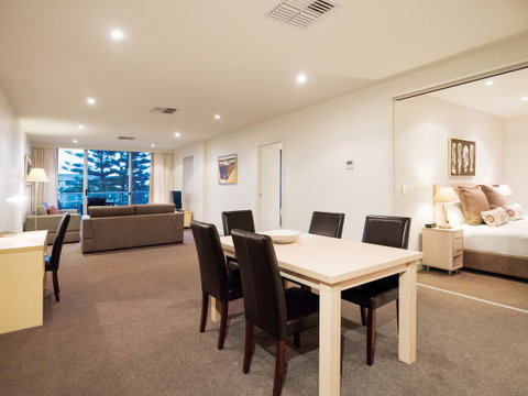 Oaks Glenelg Liberty Suites - Accommodation Broome 24