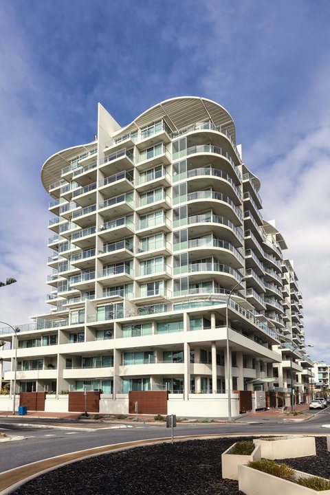 Oaks Glenelg Liberty Suites - Accommodation Broome 1