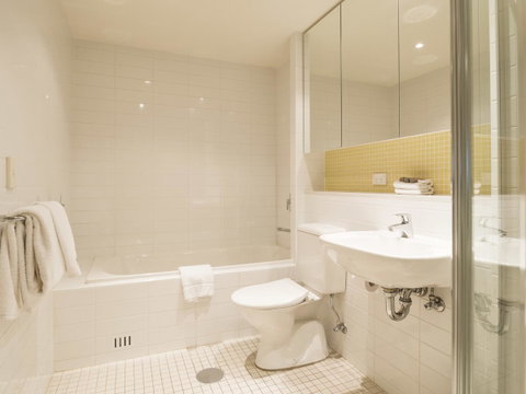 Oaks Glenelg Liberty Suites - Accommodation Broome 26