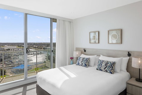 Oaks Glenelg Liberty Suites - Accommodation Broome 34
