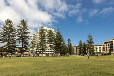 Oaks Glenelg Liberty Suites - Accommodation Broome 10