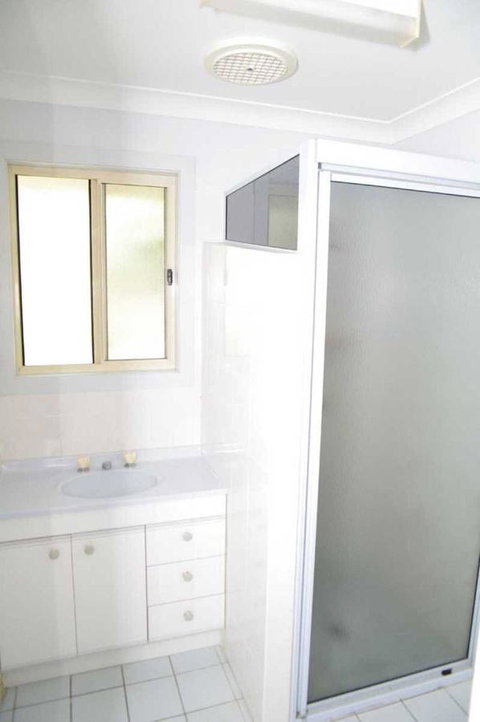 Bellhaven 1, 17 Willow Street - Accommodation Broome 5