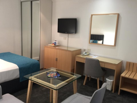 Ensenada Motor Inn And Suites - Accommodation Broome 17