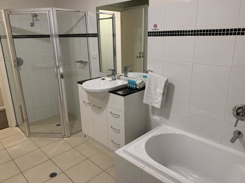 Ensenada Motor Inn And Suites - Accommodation Broome 25