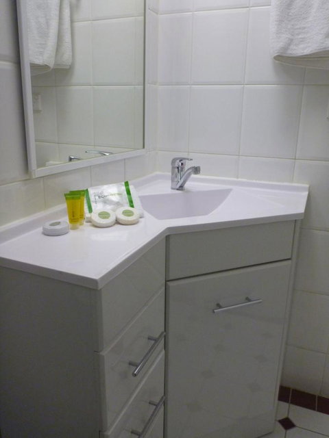 Ensenada Motor Inn And Suites - Accommodation Broome 15