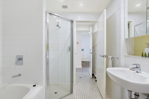 Beachside Luxury & Comfort, Ocean Views In Glenelg - Accommodation Broome 18