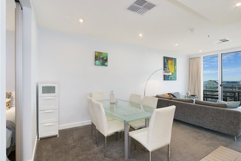 Beachside Luxury & Comfort, Ocean Views In Glenelg - Accommodation Broome 11