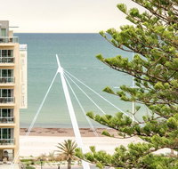 Beachside luxury  comfort ocean views in Glenelg - Accommodation Broome
