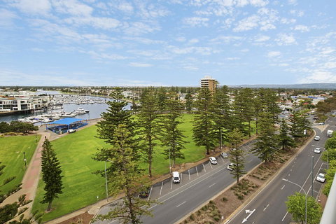 Beachside Luxury & Comfort, Ocean Views In Glenelg - Accommodation Broome 24