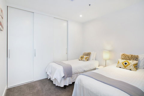 Beachside Luxury & Comfort, Ocean Views In Glenelg - Accommodation Broome 17