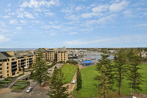 Beachside Luxury & Comfort, Ocean Views In Glenelg - Accommodation Broome 26