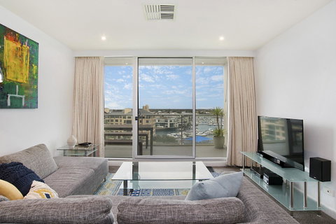 Beachside Luxury & Comfort, Ocean Views In Glenelg - Accommodation Broome 8