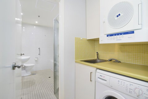 Beachside Luxury & Comfort, Ocean Views In Glenelg - Accommodation Broome 20