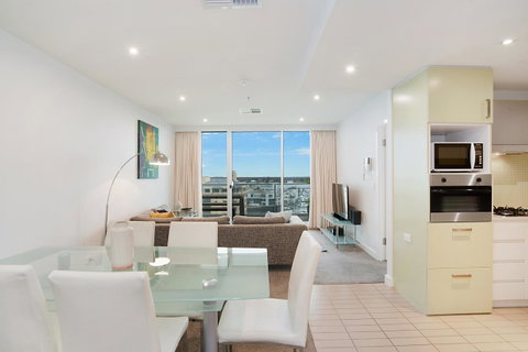 Beachside Luxury & Comfort, Ocean Views In Glenelg - Accommodation Broome 7