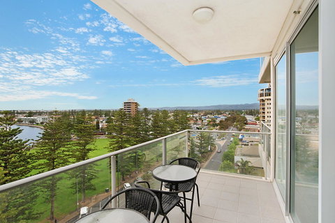 Beachside Luxury & Comfort, Ocean Views In Glenelg - Accommodation Broome 23