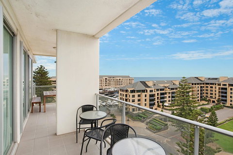 Beachside Luxury & Comfort, Ocean Views In Glenelg - Accommodation Broome 2