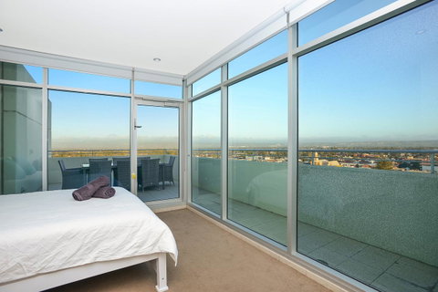 Glenelg Skyline Penthouse - Accommodation Broome 13