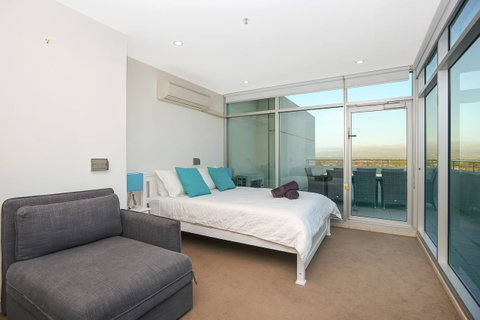 Glenelg Skyline Penthouse - Accommodation Broome 36