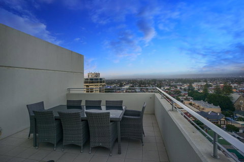 Glenelg Skyline Penthouse - Accommodation Broome 11