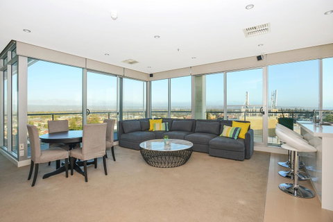Glenelg Skyline Penthouse - Accommodation Broome 8