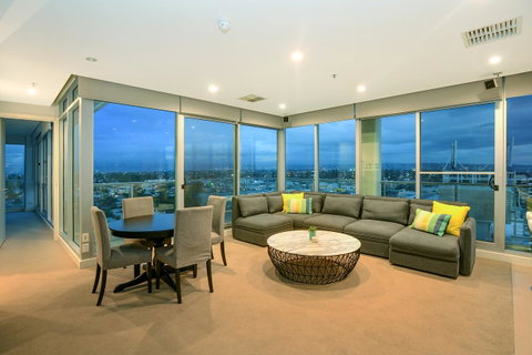 Glenelg Skyline Penthouse - Accommodation Broome 4