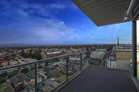 Glenelg Skyline Penthouse - Accommodation Broome 28