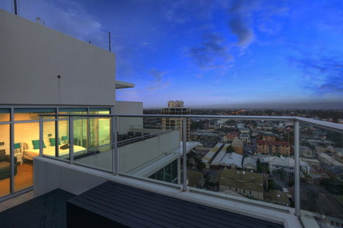 Glenelg Skyline Penthouse - Accommodation Broome 10