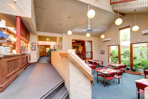 Victoria Hotel Strathalbyn - Accommodation Broome 2
