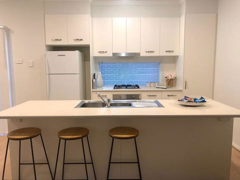 MODERN SPACIOUS 3 BR HOME - NEAR BEACH & AIRPORT - Accommodation Broome 9