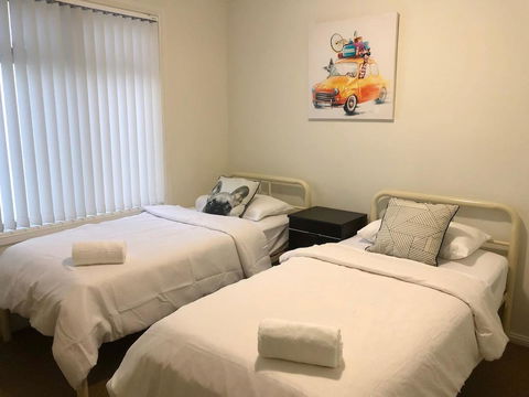 MODERN SPACIOUS 3 BR HOME - NEAR BEACH & AIRPORT - Accommodation Broome 3
