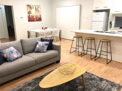 MODERN SPACIOUS 3 BR HOME - NEAR BEACH & AIRPORT - Accommodation Broome 8