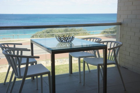 Cottesloe Beachfront Ocean View Apartment - Accommodation Broome 5