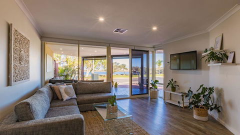 Starboard Views Kalbarri - River Front Apartment - Accommodation Broome 0