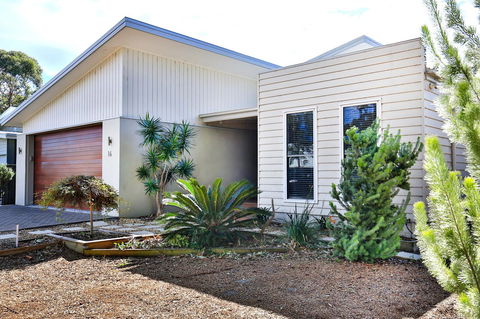 Calming Waters - Pet Friendly - Community Pool - Accommodation Broome 37