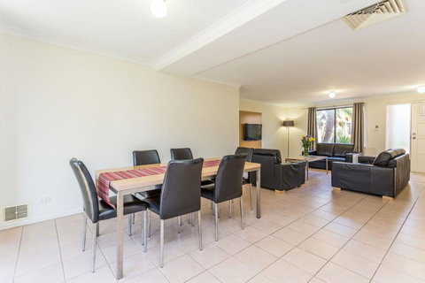 Country Comfort Perth - Accommodation Broome 8