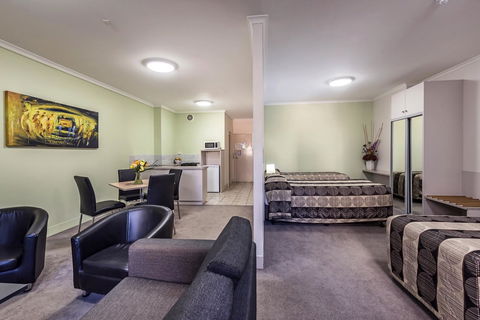 Comfort Inn & Suites Goodearth Perth - Accommodation Broome 14
