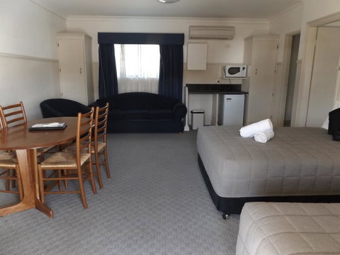 Ben Chifley Motor Inn - Accommodation Broome 24