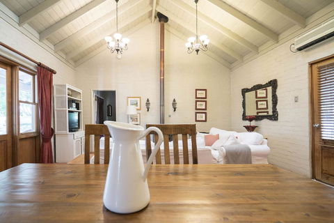 Thistle Hill Guesthouse - Walk To Many Wineries And Restaurants - Accommodation Broome 30
