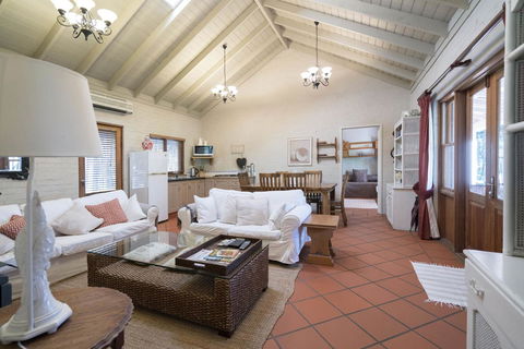 Thistle Hill Guesthouse - Walk To Many Wineries And Restaurants - Accommodation Broome 34
