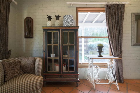 Thistle Hill Guesthouse - Walk To Many Wineries And Restaurants - Accommodation Broome 24
