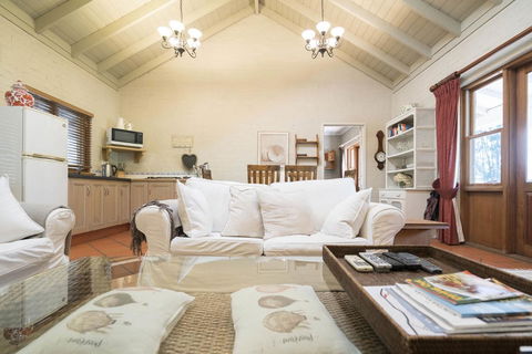 Thistle Hill Guesthouse - Walk To Many Wineries And Restaurants - Accommodation Broome 29