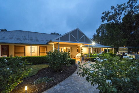 Thistle Hill Guesthouse - Walk To Many Wineries And Restaurants - Accommodation Broome 0