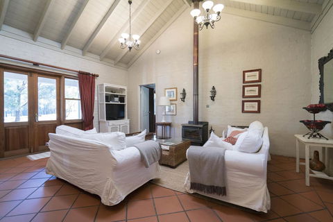 Thistle Hill Guesthouse - Walk To Many Wineries And Restaurants - Accommodation Broome 31