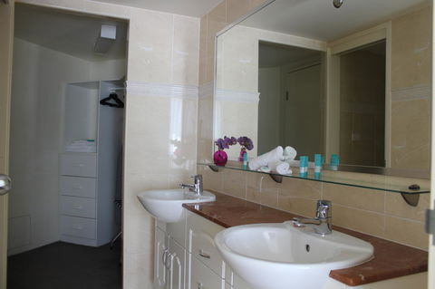 The Boathouse Resort Luxury Apartments - Accommodation Broome 7